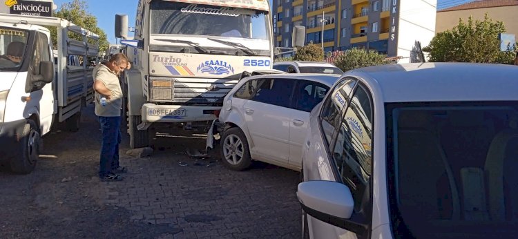 Adıyaman’da, 4 araç bir birine girdi