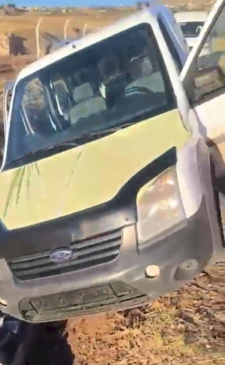 ‎Kaza yapan hırsızlık şüphelileri, aracı bırakıp kaçtı ‎