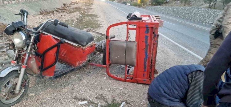 Sepetli motosiklet devrildi: 1 yaralı