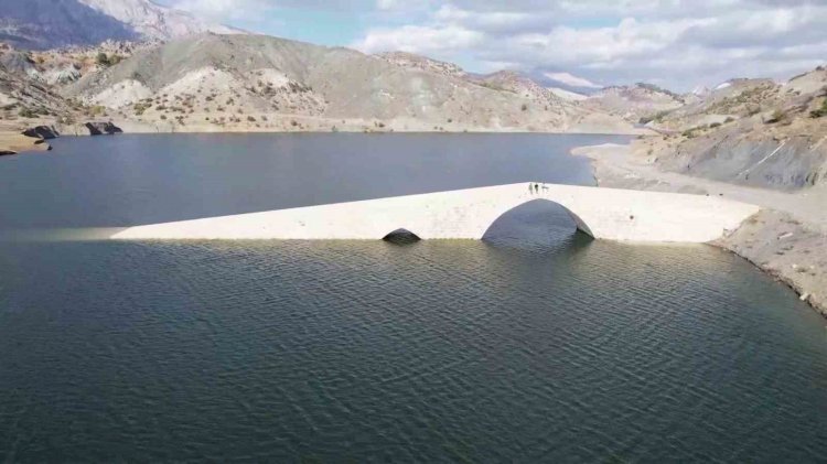 Roma dönemine ait altınlı köprüsü sular altında kalıyor