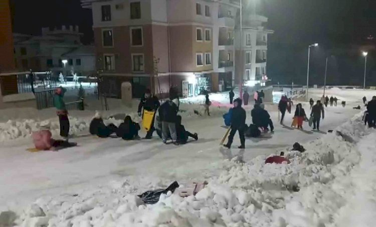 Gölbaşı ilçesinde vatandaşların kar keyfi