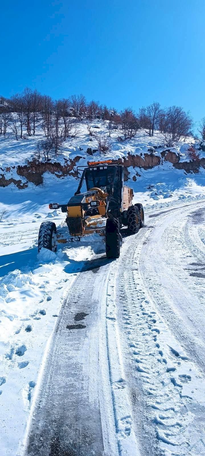Gölbaşı’nda Kar Mesaisi: Köy Yolları Ulaşıma Açılıyor