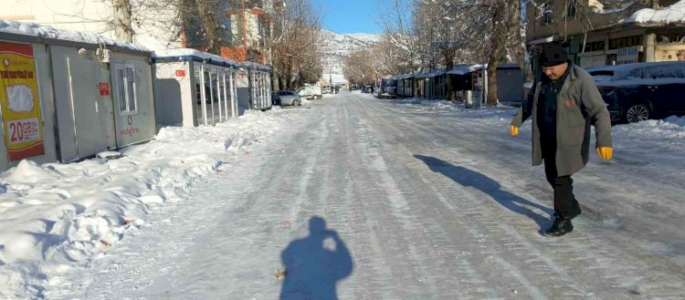 Gölbaşı’nda yollar buz pistine döndü
