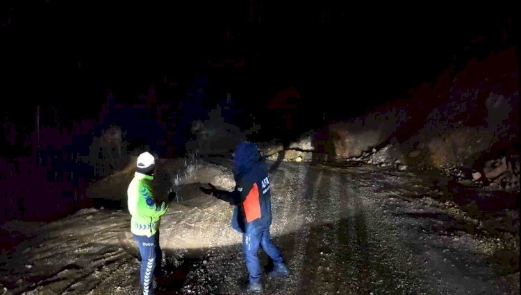 Tut ilçesinde korkutan heyelan: 2 ev tahliye edildi