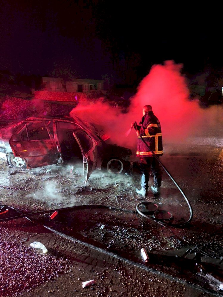 Seyir halindeki otomobil alev aldı