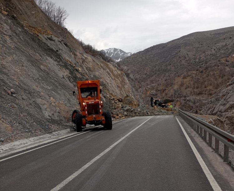 Malatya-Adıyaman yolunda heyelan