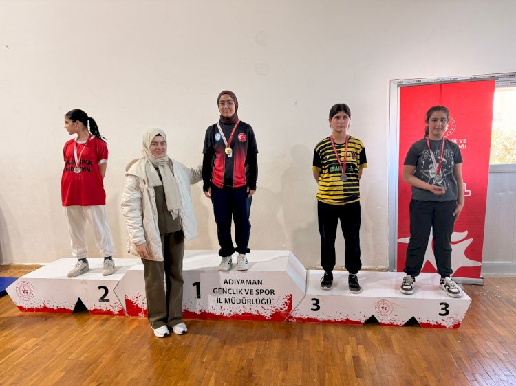 Adıyaman'da yıldız kızlar bilek güreşi yapıldı
