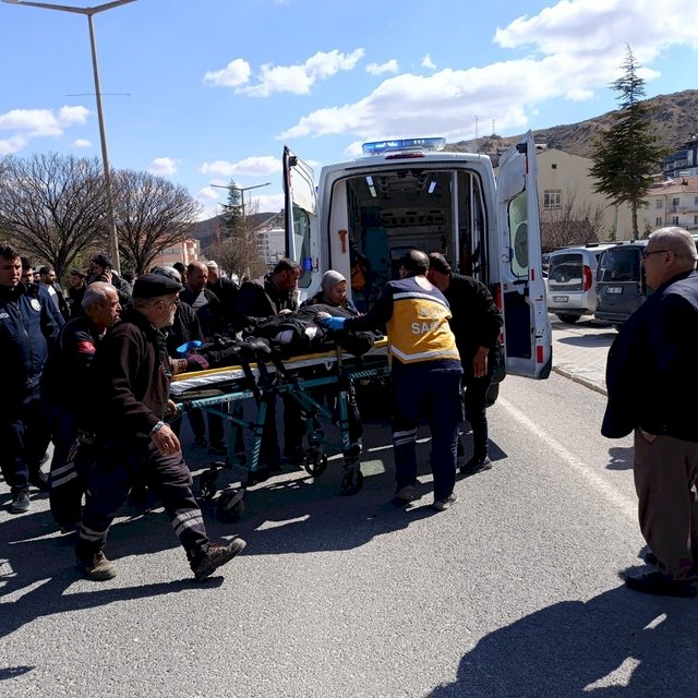 Kasiyerle tartıştı aracıyla istasyona daldı