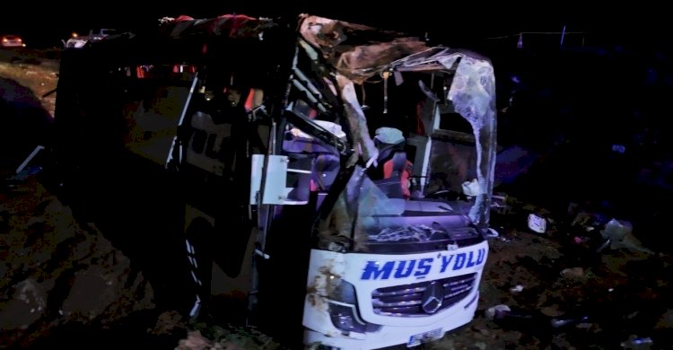 Malatya'da yolcu otobüsü devrildi: 4 ölü, çok sayıda yaralı