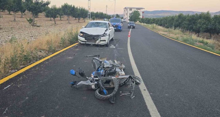 Otomobil ile motosiklet çarpıştı: 4 yaralı