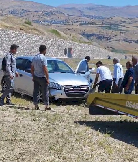 Motosiklete çarpmamak için manevra yapınca kaza yaptı: 1 yaralı