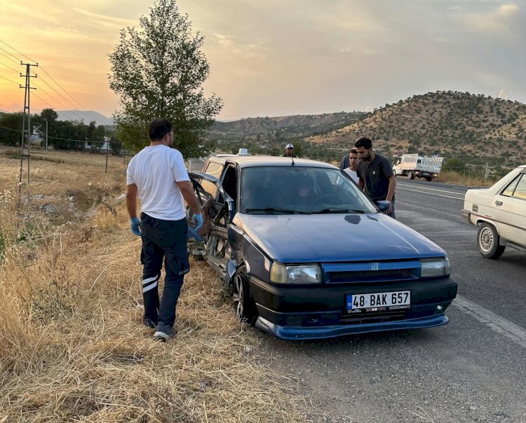 Otomobil ile minibüs çarpıştı: 2 yaralı