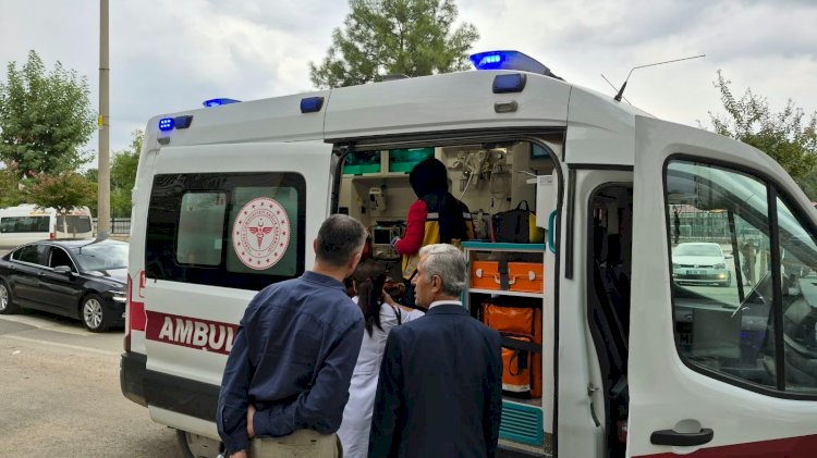 Okul önünde motosikletin çarptığı öğrenci yaralandı ‎